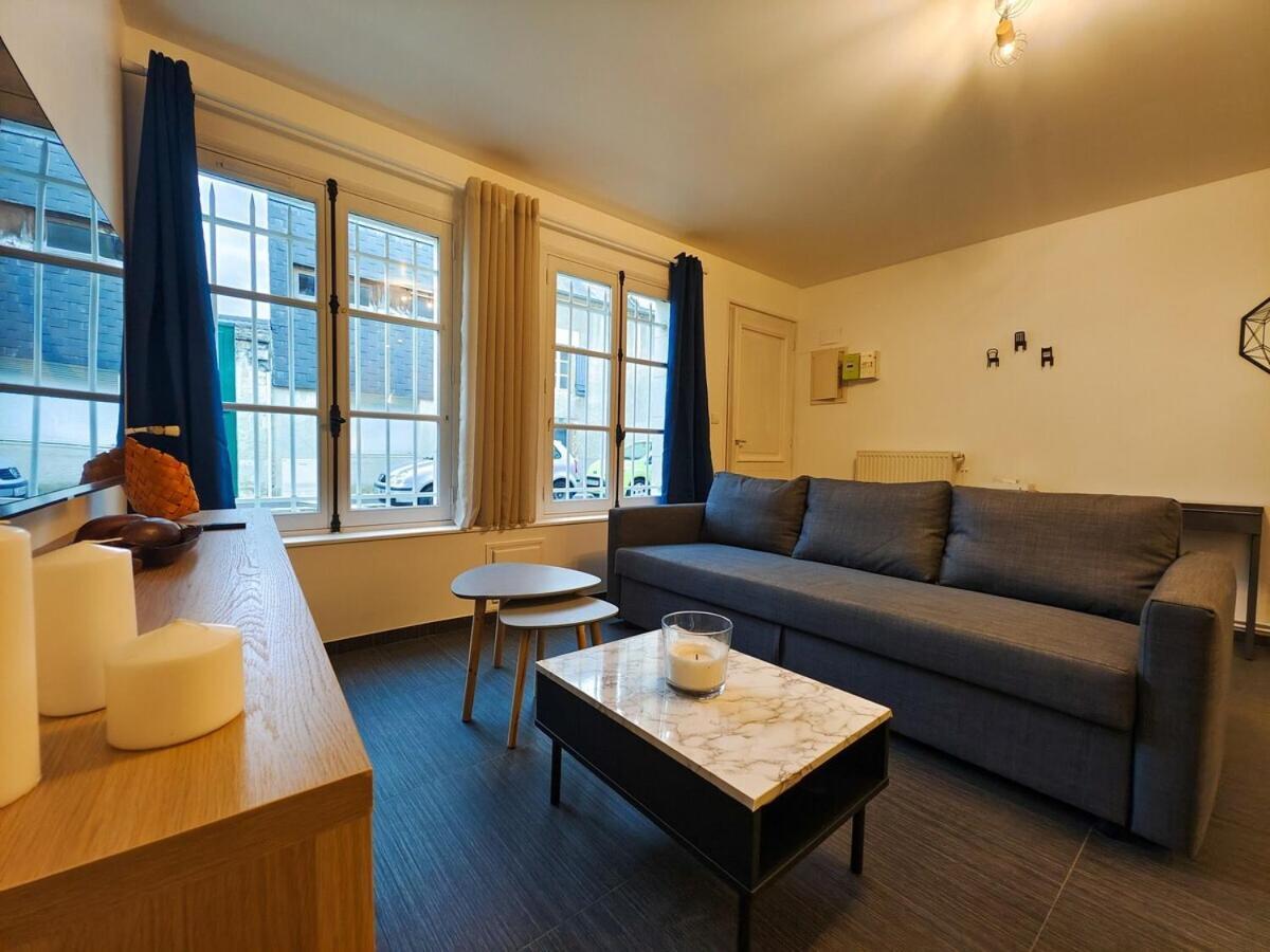 Charmante Petite Maison En Plein Centre *